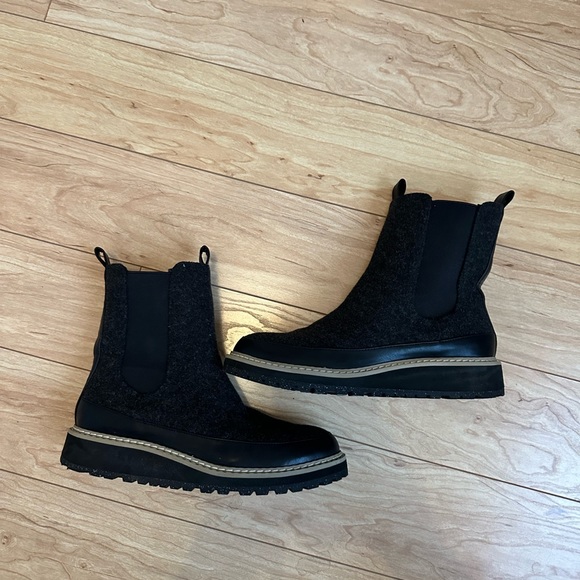 Universal Thread Shoes - Universal thread dark gray felt ankle boots sz 9